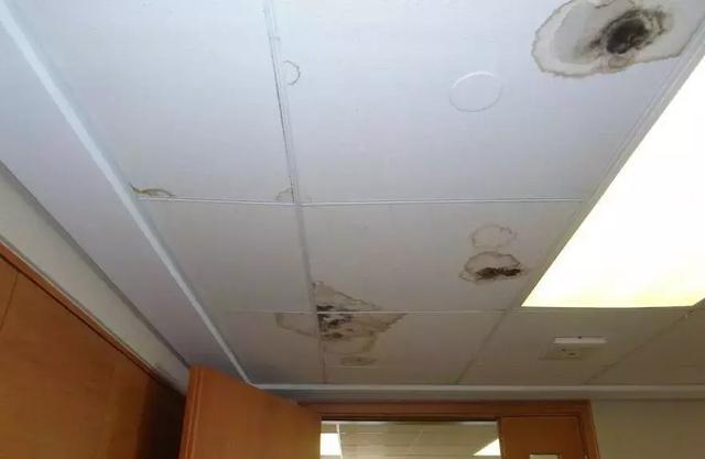 防水、門窗景觀施工現(xiàn)場(chǎng)巡查發(fā)現(xiàn)很多問(wèn)題，你們是否也經(jīng)常遇到？ 窗框防水 窗戶防水 第13張