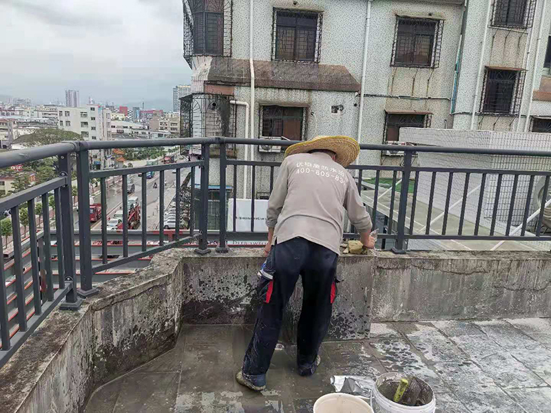 屋面雨水管周防水堵漏