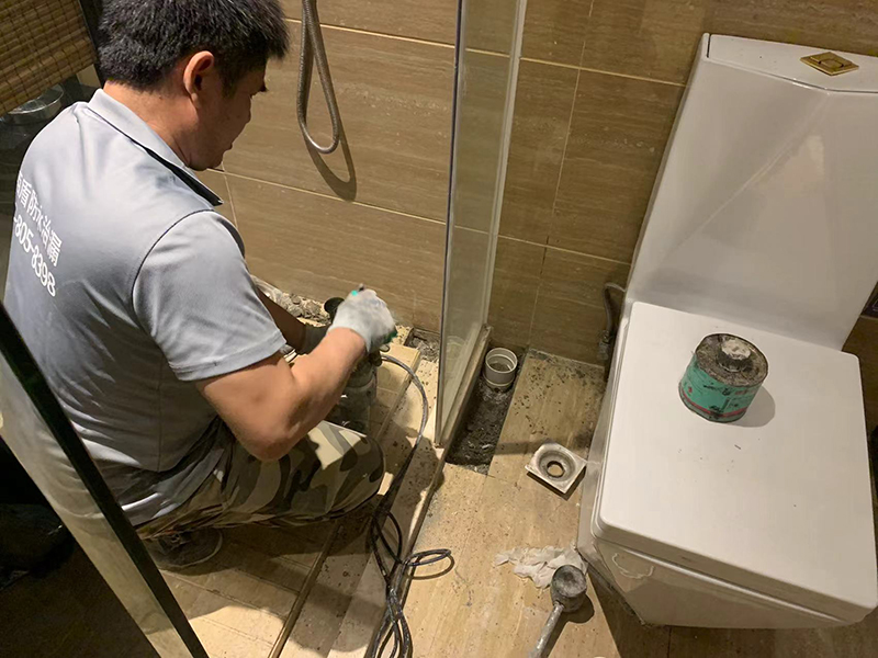 衛(wèi)生間馬桶破裂滲水