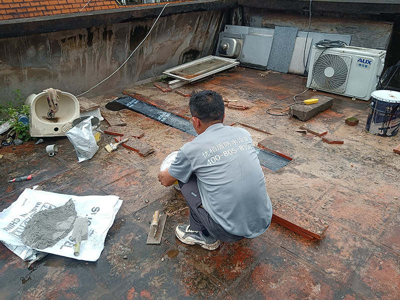 屋頂裂縫滲漏水