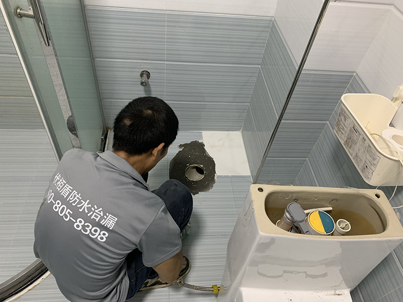 衛(wèi)生間管口滲漏維修