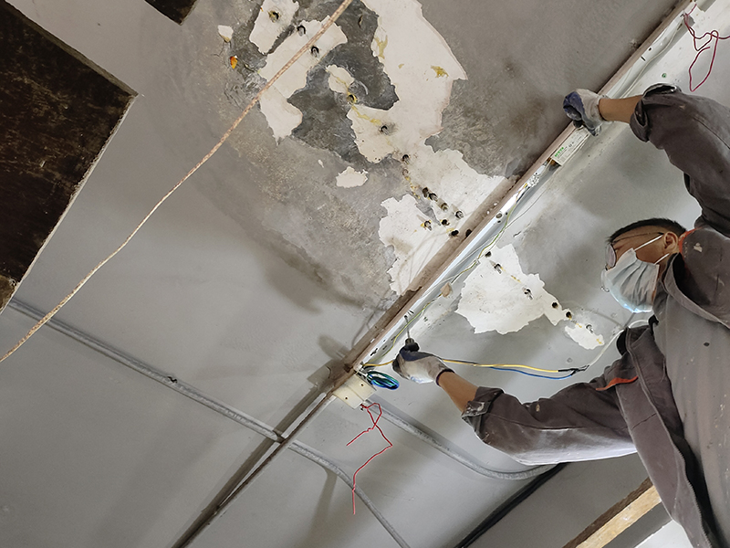 荔灣區(qū)陳崗大夏裂縫注漿 拷貝.jpg