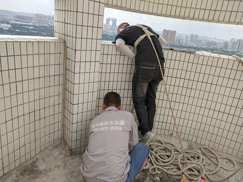 小區(qū)女兒墻防水補(bǔ)漏