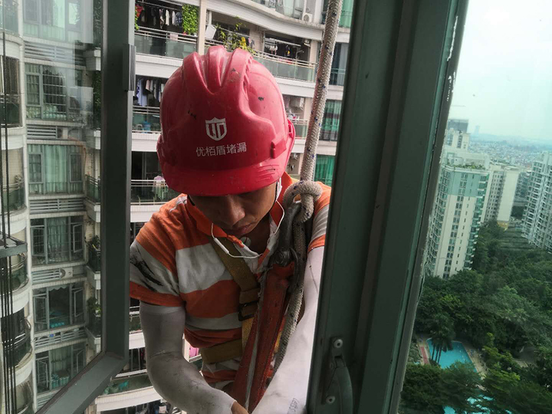 小區(qū)高空窗框防水修補(bǔ)